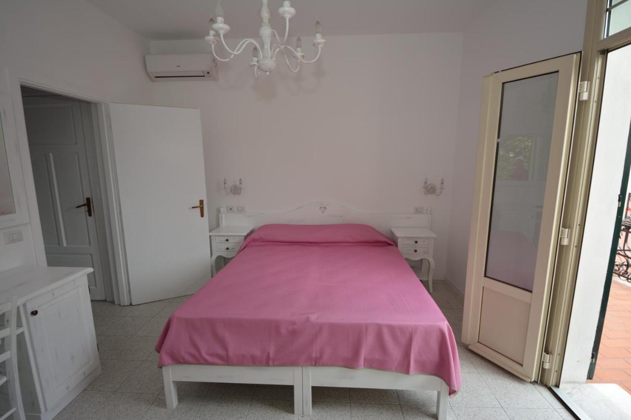 Hotel La Scogliera บอร์ดิเกรา ภายนอก รูปภาพ