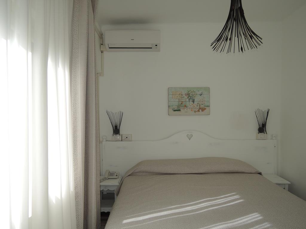 Hotel La Scogliera บอร์ดิเกรา ภายนอก รูปภาพ