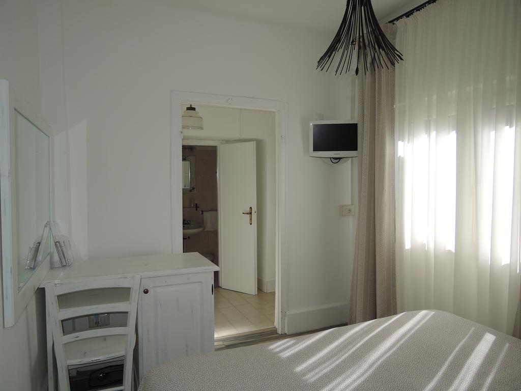 Hotel La Scogliera บอร์ดิเกรา ภายนอก รูปภาพ