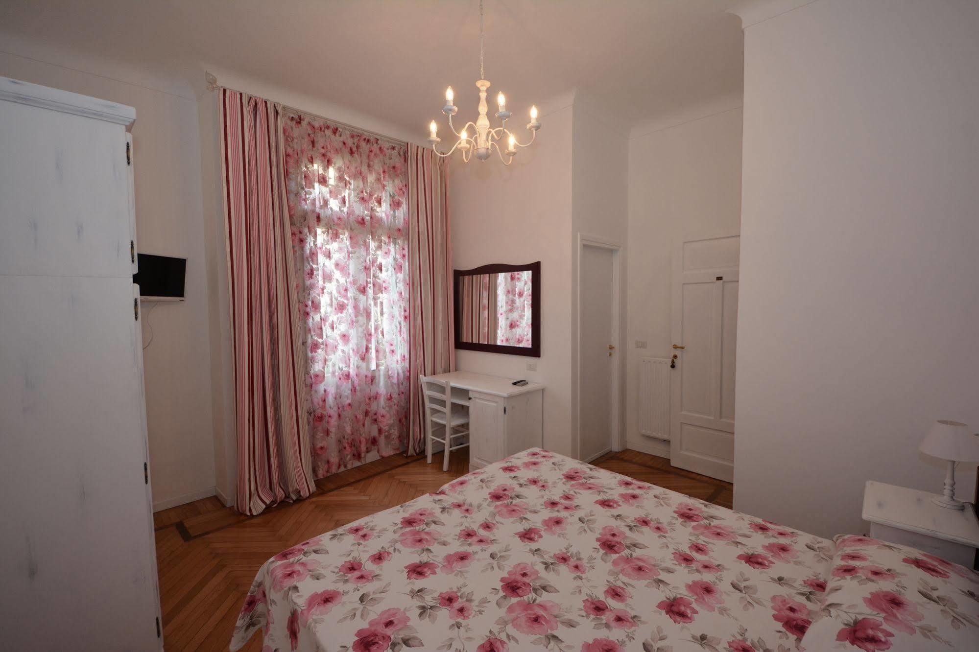 Hotel La Scogliera บอร์ดิเกรา ภายนอก รูปภาพ