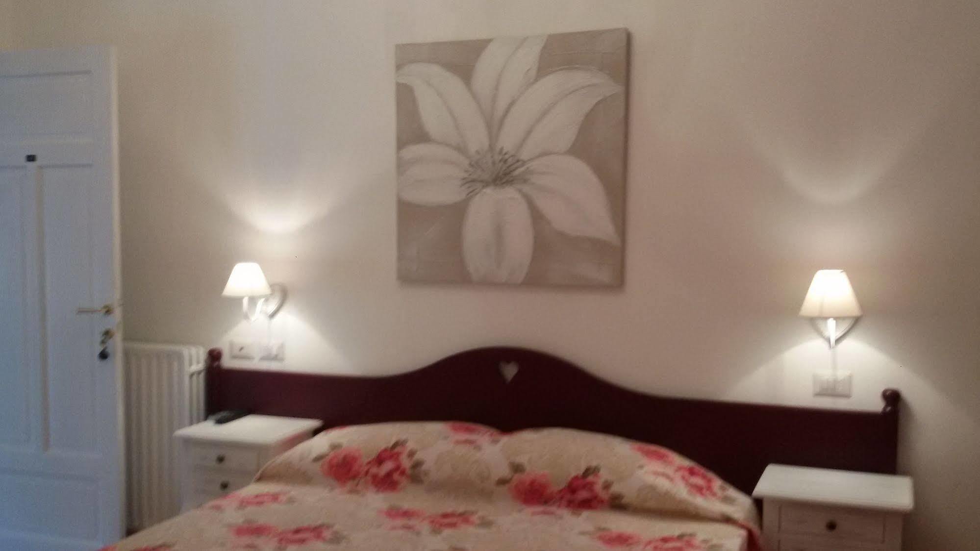 Hotel La Scogliera บอร์ดิเกรา ภายนอก รูปภาพ