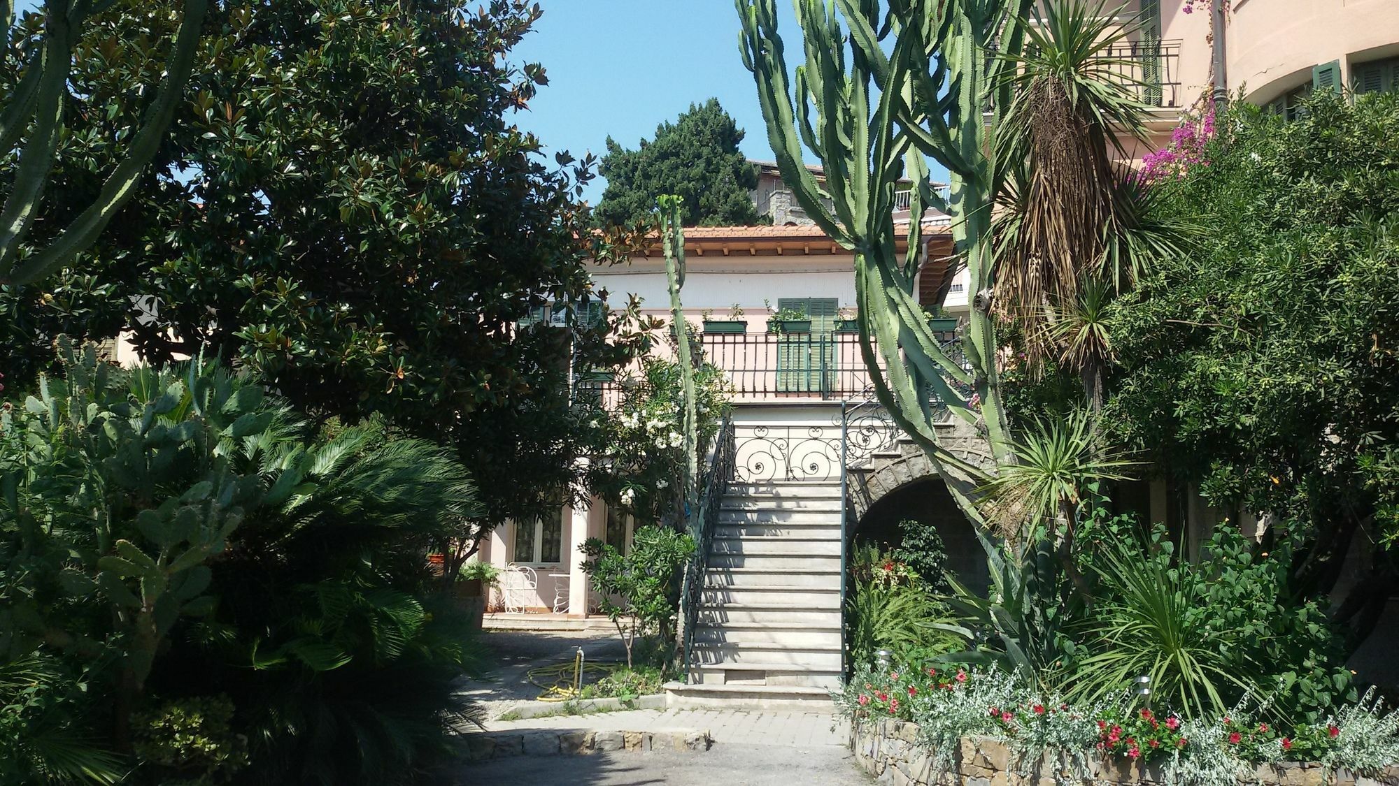 Hotel La Scogliera บอร์ดิเกรา ภายนอก รูปภาพ