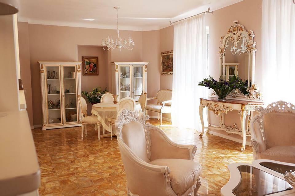 Hotel La Scogliera บอร์ดิเกรา ภายนอก รูปภาพ